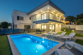Villa Andrea with heated Pool